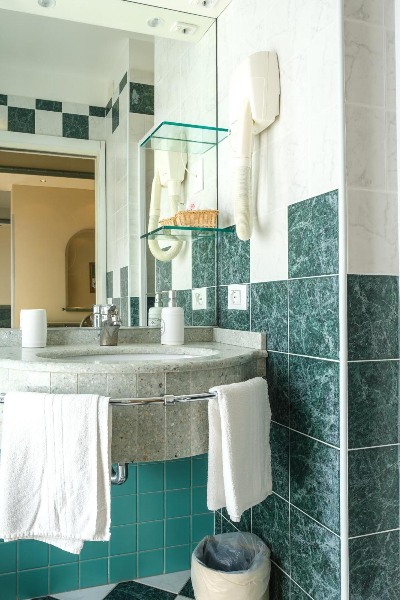 Deluxe Double Room with Partial Sea View,1679584039:JPEG